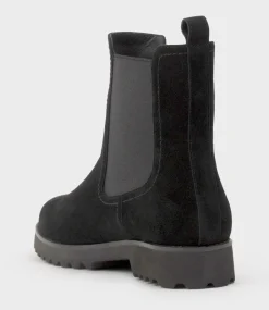 Wyatt Chukka Boot On Rubber Sole In Black Suede