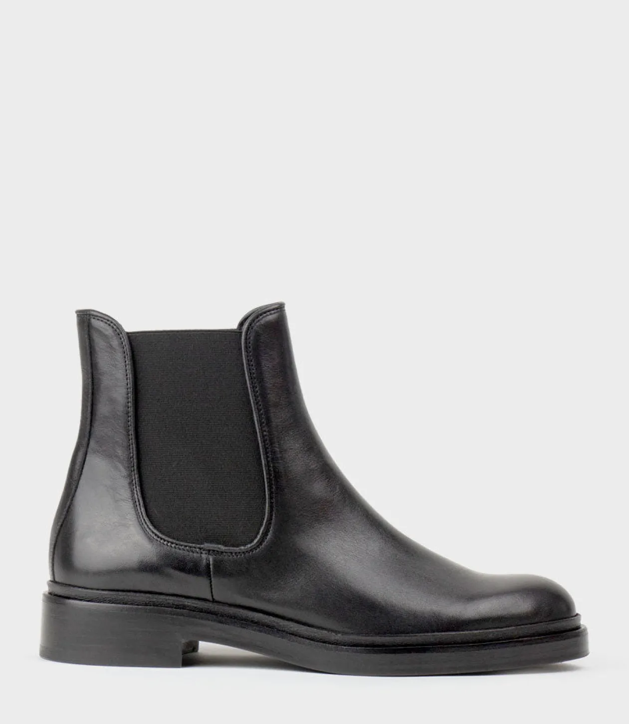 Wyn Chelsea Boot On Exaggerated Sole In Black