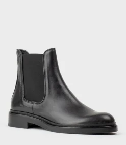 Wyn Chelsea Boot On Exaggerated Sole In Black