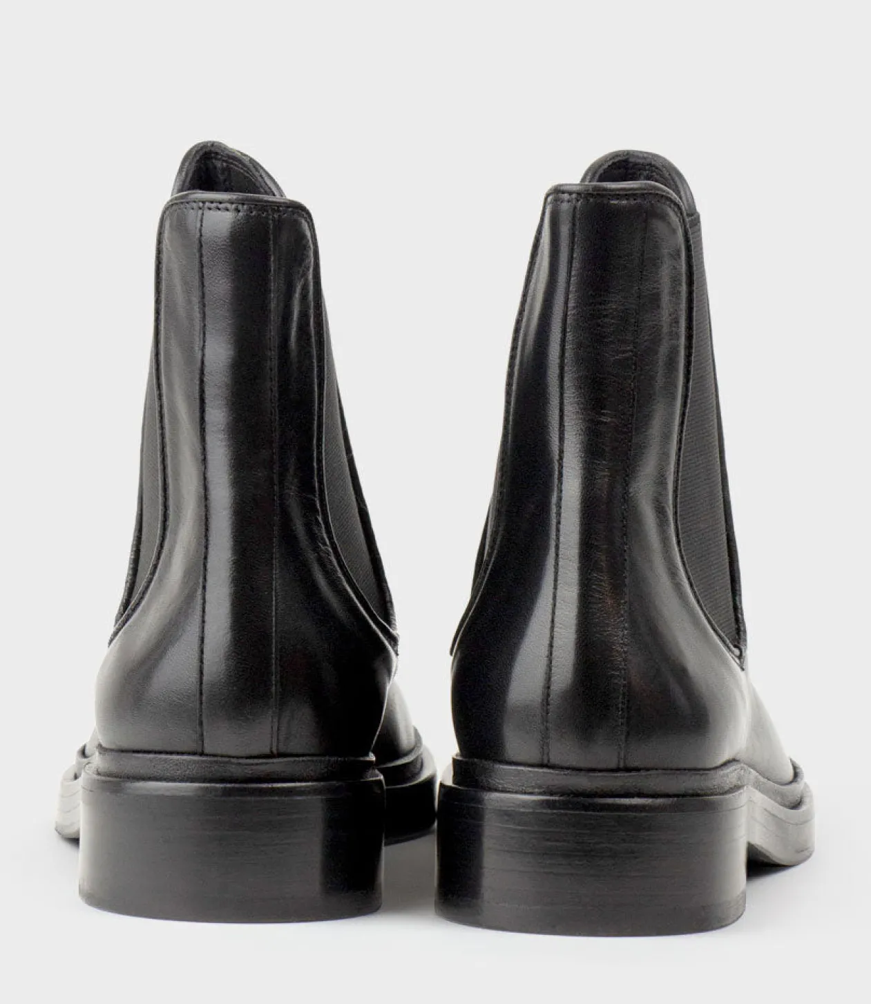 Wyn Chelsea Boot On Exaggerated Sole In Black