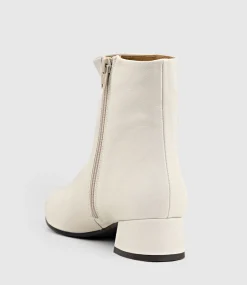 Zana35 Pointed Ankle Boot In Cream