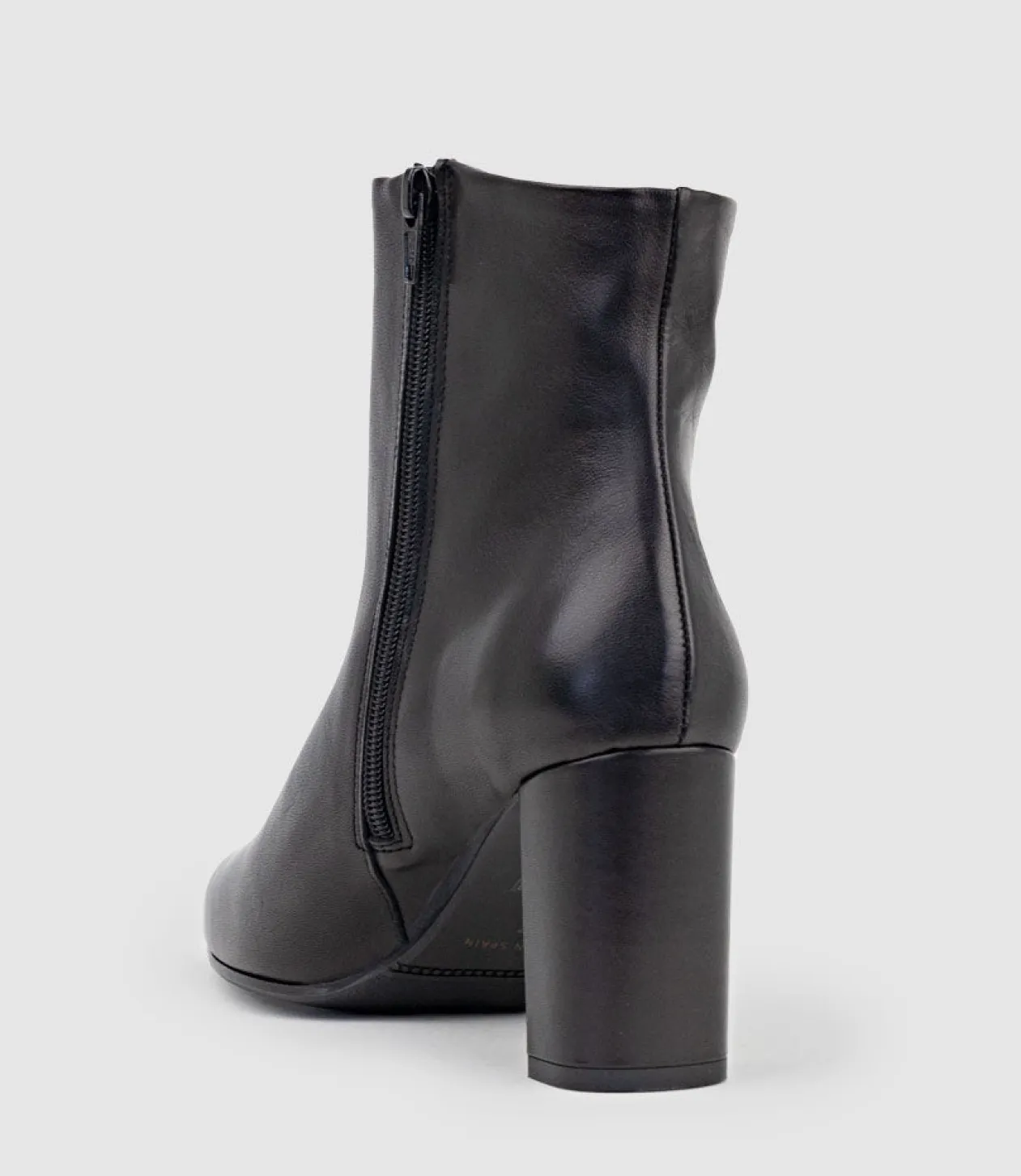 Zim70 Pointed Ankle Boot In Black